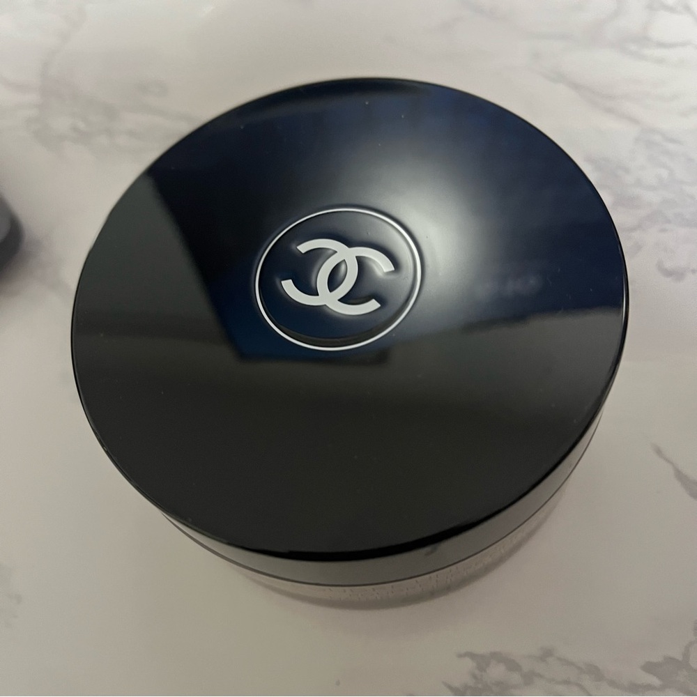 BRAND NEW CHANEL Natural Finish Loose Powder 20 - Picture 3 of 8